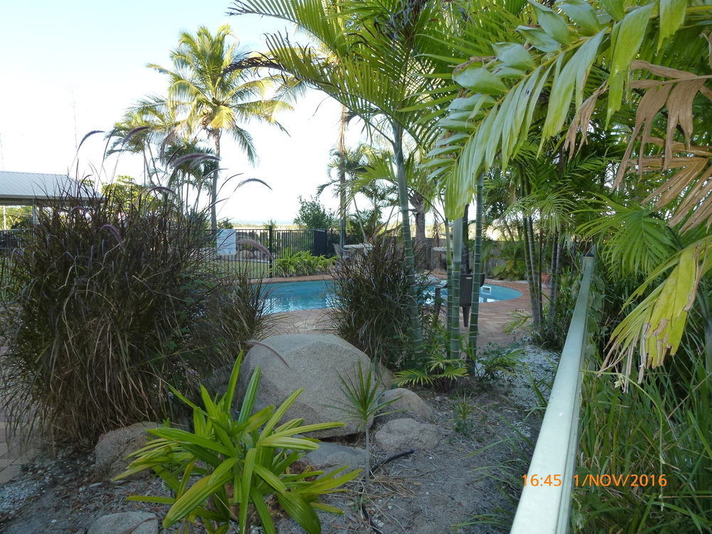 Camelot Motel Gladstone Bagian luar foto