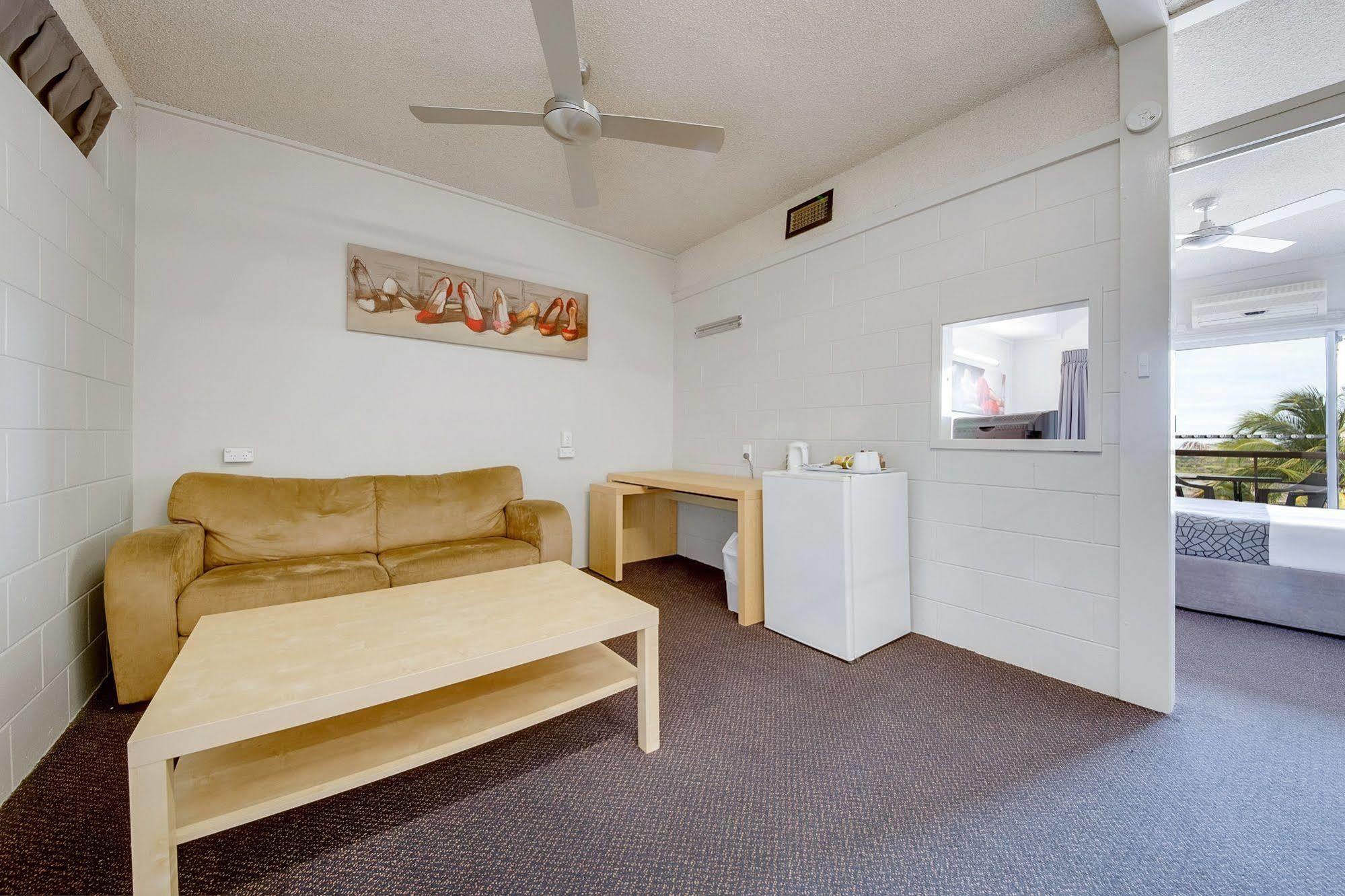 Camelot Motel Gladstone Bagian luar foto