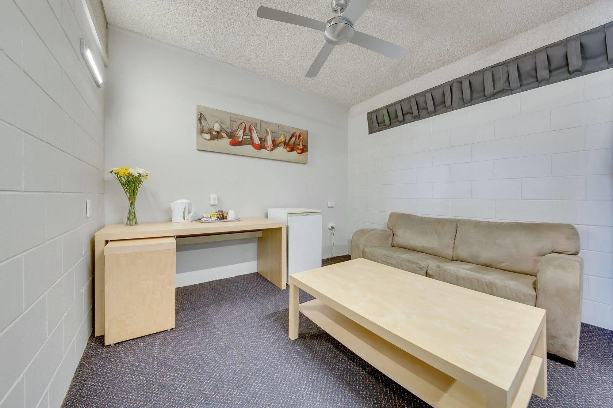 Camelot Motel Gladstone Bagian luar foto