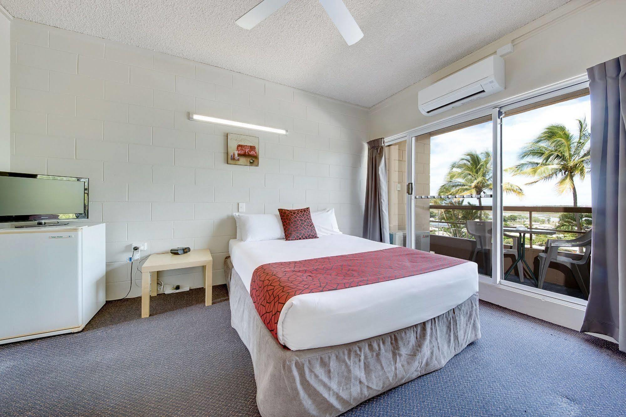Camelot Motel Gladstone Bagian luar foto