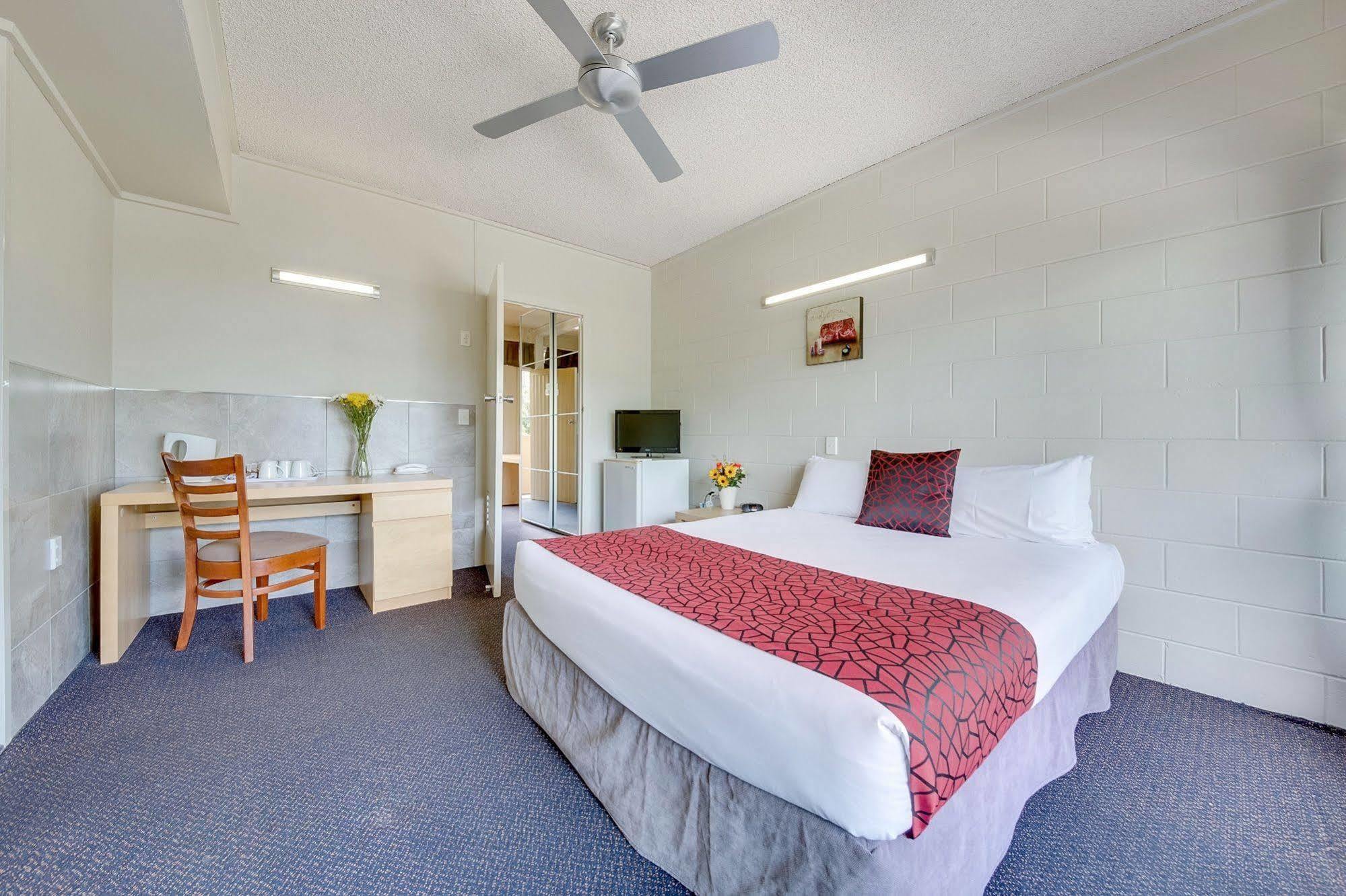 Camelot Motel Gladstone Bagian luar foto