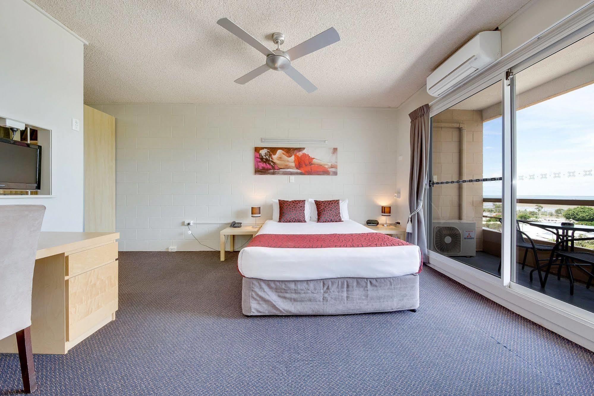 Camelot Motel Gladstone Bagian luar foto