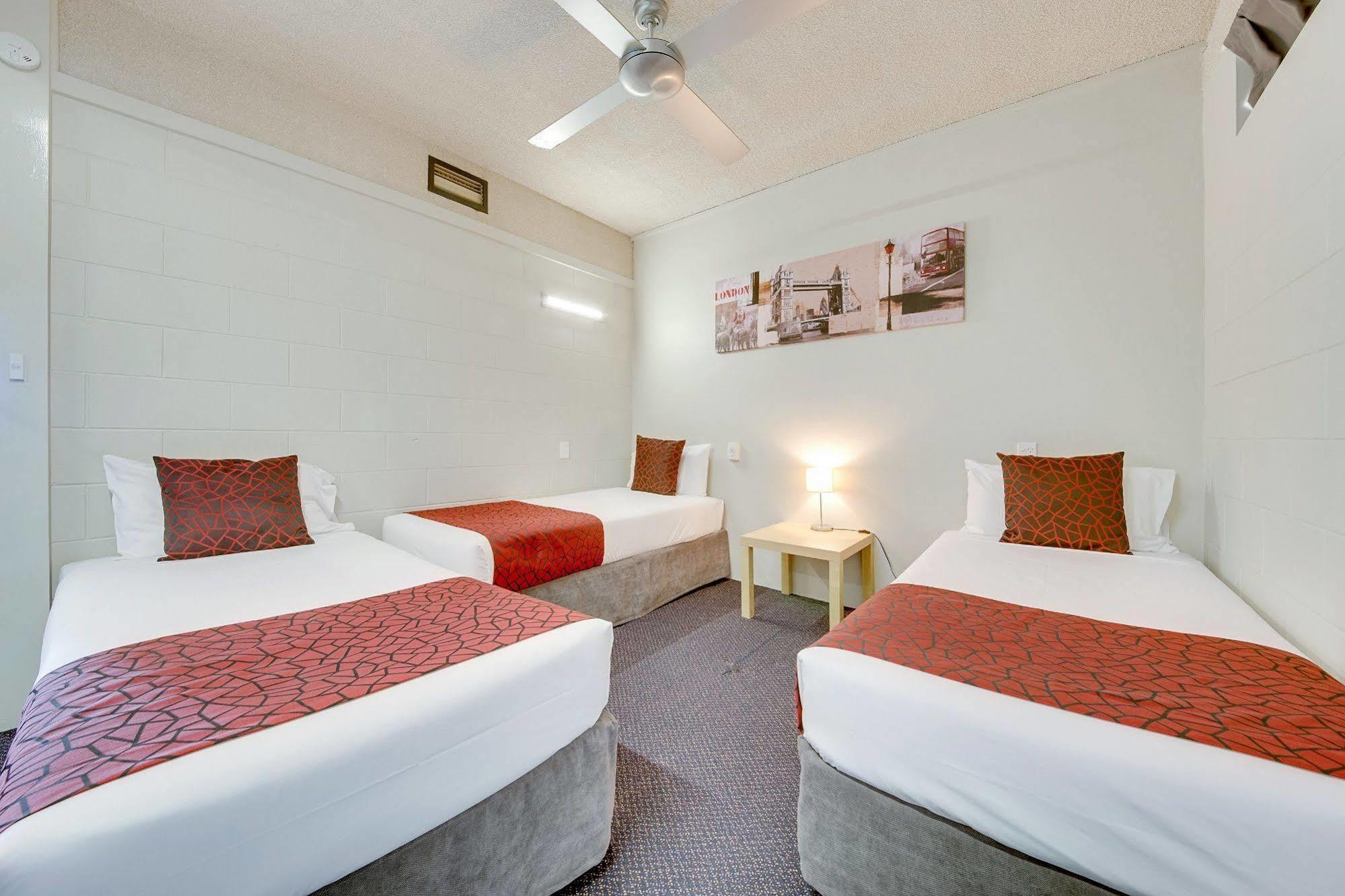 Camelot Motel Gladstone Bagian luar foto