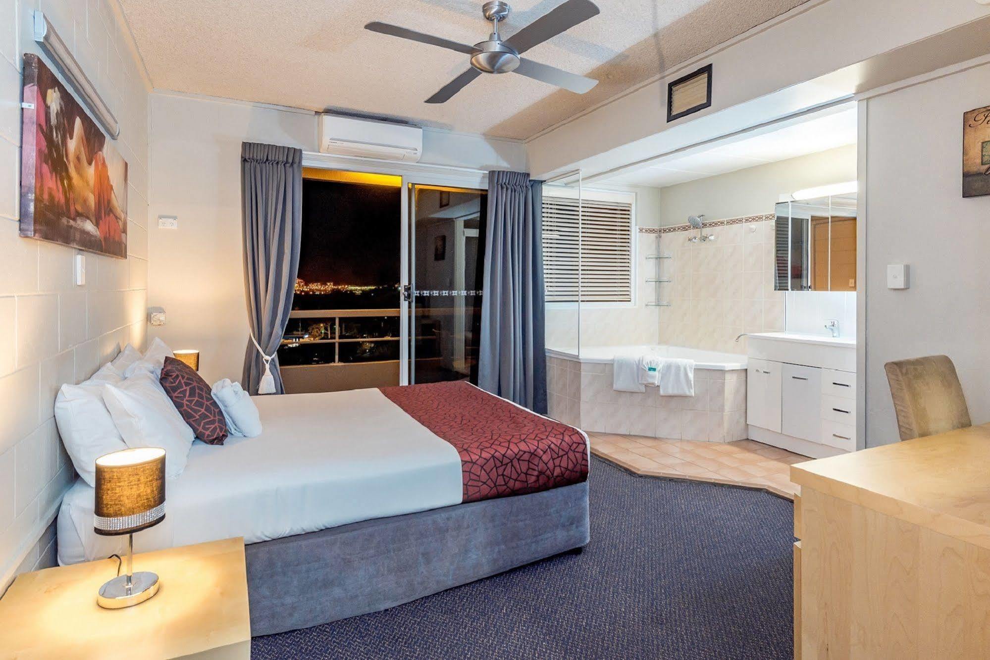 Camelot Motel Gladstone Bagian luar foto